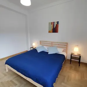 White & Wood House In Roma